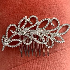 Bridal hair accessory